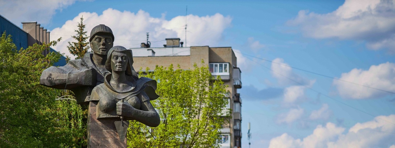 фото - Исторический Саров - Памятник строителям города - Затоновости.jpg фото - Исторический Саров - Памятник строителям города - Затоновости.jpg